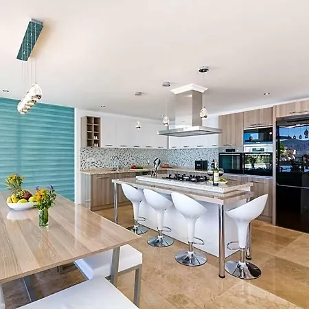 Sleeps 10 Pool Air Con Wifi *