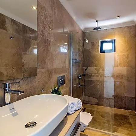 Sleeps 10 Pool Air Con Wifi Vila
