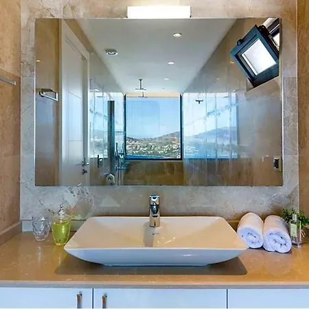 Sleeps 10 Pool Air Con Wifi