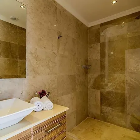 Sleeps 10 Pool Air Con Wifi Vila *